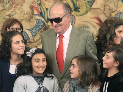 "Aquí me tenéis con antifaz"