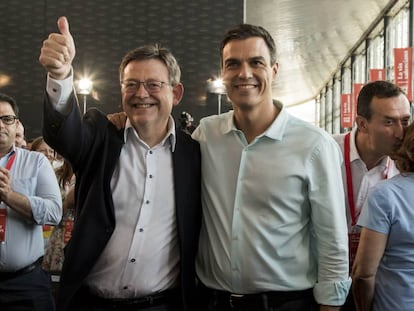 El presidente de la Generalitat, Ximo Puig, y el l&iacute;der del PSOE, Pedro S&aacute;nchez, momentos antes de comenzar el congreso del PSPV. 