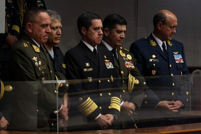 Representantes de las Fuerzas Armadas de Per, durante la ceremonia de posesin de la nueva presidenta del pas, Dima Boluarte, este mircoles.