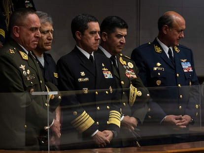 Representantes de las Fuerzas Armadas de Perú, durante la ceremonia de posesión de la nueva presidenta del país, Dima Boluarte, este miércoles.