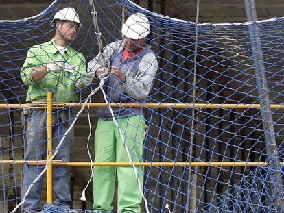 En la imagen, varios trabajadores de la construcci&oacute;n. 