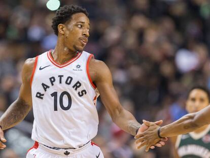 DeRozan, tras una de sus canastas en el Raptors-Bucks.