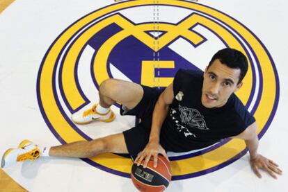 Pablo Prigioni, tras el entrenamiento de ayer del Madrid.