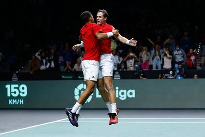 Aliassime y Pospisil celebran la victoria contra Fognini y Berretini en el Martín Carpena.