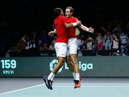 Aliassime y Pospisil celebran la victoria contra Fognini y Berretini en el Martín Carpena.