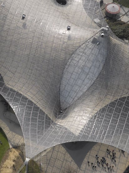 Techo del Estadio Olímpico de Múnich, una de las obras más importantes del arquitecto alemán Frei Otto.