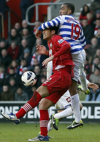 Yoshidaes, del Southampton, recibe la entrada de Bosingwa, del QPR.