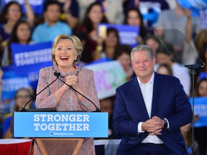 Hillary Clinton hace campa&ntilde;a junto a Al Gore en Florida este martes.