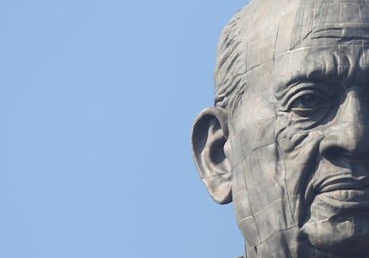 Detalhe do rosto de Sardar Vallabhbhai Patel representado na 'Estátua da Unidade'.