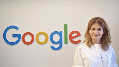 Fuencisla Clemares, directora general de Google en España y Portugal, duda sobre el término techo de cristal, pero afirma que "está bastante demostrado que las mujeres deben sentirse más preparadas y seguras antes de levantar la mano" y promocionarse en puestos de ascenso.