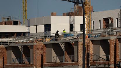 Construcción de viviendas en Sevilla.