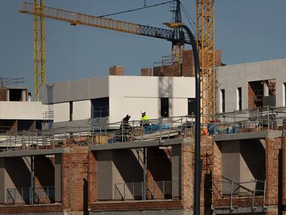 Construcción de viviendas en Sevilla.