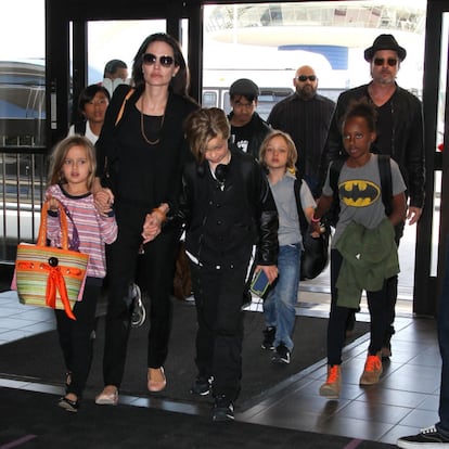 Angelina Jolie e Brad Pitt são pais de seis filhos, três biológicos e três adotivos.