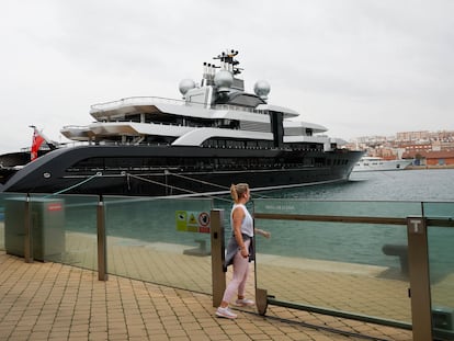 El megayate 'Crescent', en el puerto de Tarragona, donde ha sido inmovilizado este miércoles.