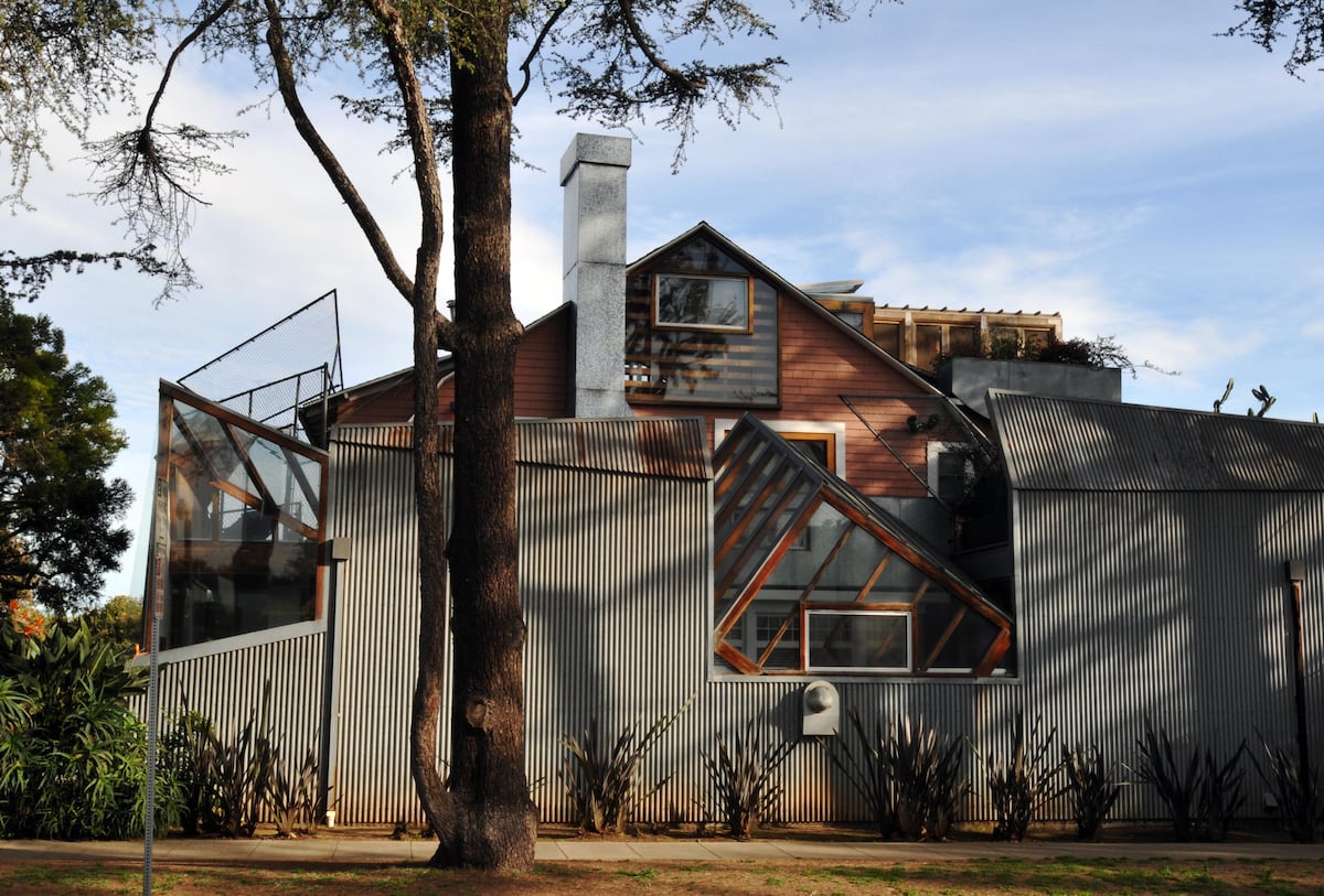 The weird house': How Frank Gehry revolutionized a neighborhood with his own home