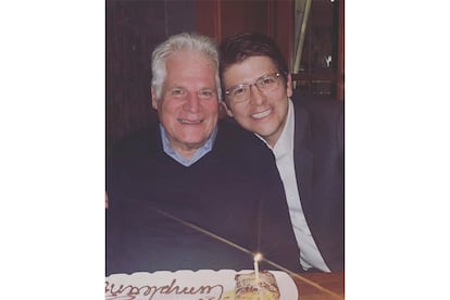 Miguel Uribe Turbay junto a su padre, Miguel Uribe Londoño.