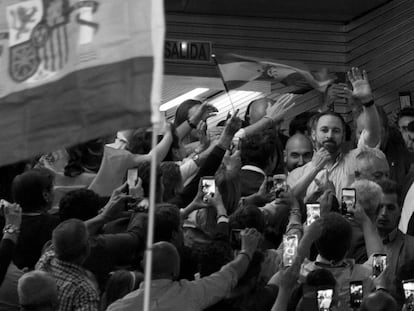 Santiago Abascal, líder de Vox, al llegar a un mitin electoral en Sevilla el pasado 24 de abril. 