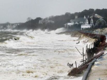 Fuerte oleaje en Shinnecock Hills, Nueva York, durante el hurac&aacute;n Sandy.