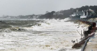 Fuerte oleaje en Shinnecock Hills, Nueva York, durante el hurac&aacute;n Sandy.