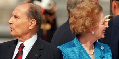 El expresidente franc&eacute;s, Fran&ccedil;ois Mitterand (izq.), y la ex primera ministra brit&aacute;nica, Margaret Thatcher, en 1989. 