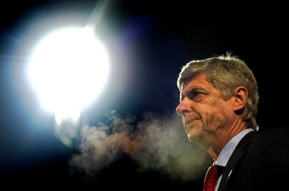 Wenger, durante el partido ante el Bradford City.