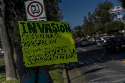 Cerca de 300 habitantes de Tijuana marcharam em uma manifestação contra a caravana migrante, no dia 18 de novembro.