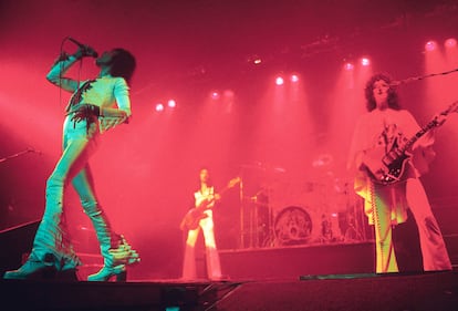 Queen actuando en Londres en 1975, el año en el que se publicó 'A Night at the Opera'.