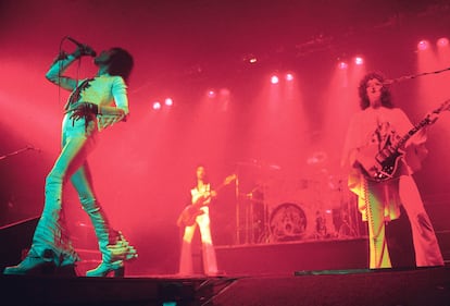 Queen actuando en Londres en 1975, el año en el que se publicó 'A Night at the Opera'.

