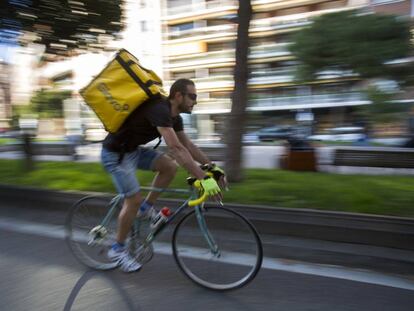 Un repartidor de Glovo en Barcelona