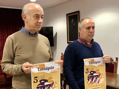 A la izquierda, el alcalde de Vilanova de Arousa, Gonzalo Durán, durante la presentación de la Cabalgata de Reyes en una imagen difundida por el Ayuntamiento.