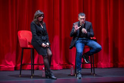 Antonio Banderas y Aurora Rosales, esta mañana durante la presentación de la nueva temporada del Teatro del Soho.