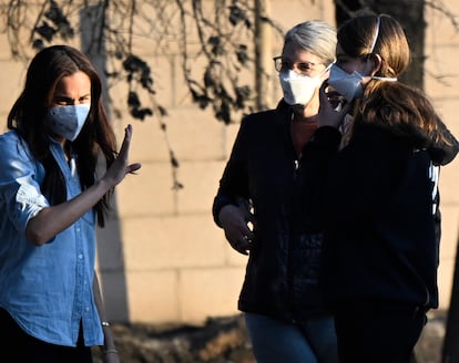 Meghan Markle visita la localidad de Altadena, asolada por los incendios, el 10 de enero de 2025.