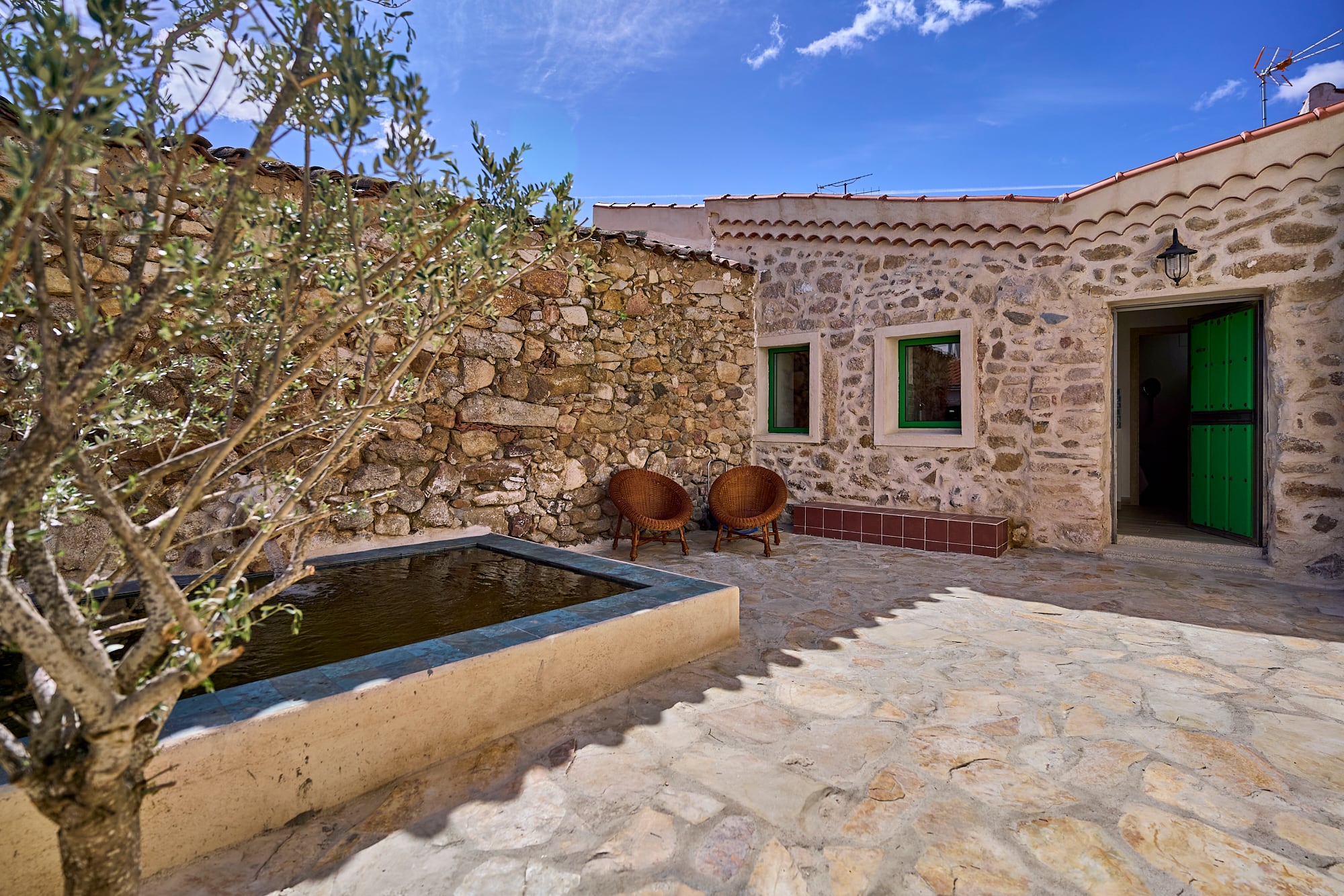 Patio de la primera casa rural que gestiona Gaiarooms