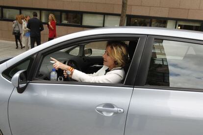 Aguirre, conduciendo tras un acto pol&iacute;tico en septiembre de 2012. 