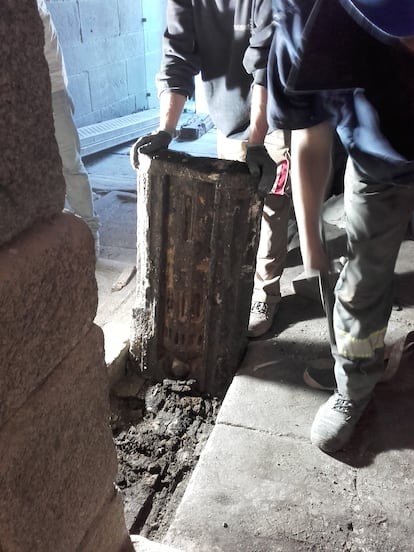 Descubrimiento, en el enlosado de la cripta, de una torre de Jerusalén correspondiente al coro mateano.