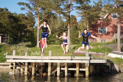 Las islas Åland, en Finlandia, es el lugar más soleado del norte de Europa, con extensas playas de arena blanca, rutas para cicloturistas y lugares tan atractivos para un chapuzón como este embarcadero de Foglo.