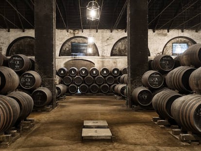 La Monumental, la bodega más grande de Montilla. Los recipientes para la crianza del fino se denominan botas y suelen ser de roble americano.