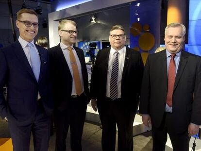Alexander Stubb, Juha Sipila, Timo Soini y Antti Rinne, de la izquierda hacia la derecha, posan tras el debate televisado de este jueves.