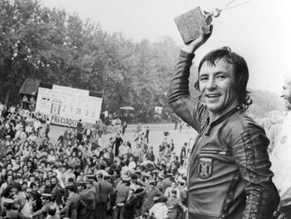 &Aacute;ngel Nieto, en el Gran Premio de Espa&ntilde;a de 1972, tras proclamarse campe&oacute;n del mundo en la categor&iacute;a de 50 y 125.