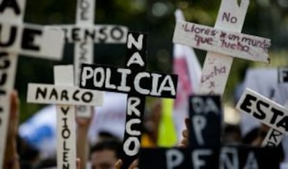 Estudiantes marchan por el centro de la Ciudad de México.