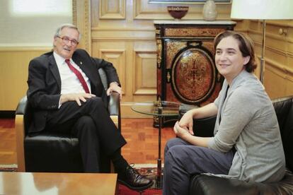 Ada Colau, en la reuni&oacute;n que mantuvo con Xavier Trias la semana pasada.