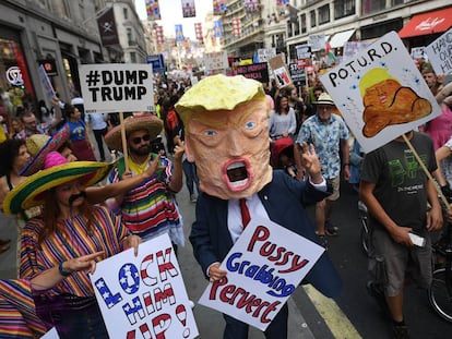 Manifestantes contra a visita de Trump na sexta-feira em Londres.