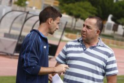 El técnico Castillejo y el director deportivo Alsina.