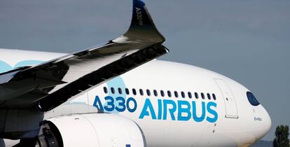 Un Airbus A330 NEO, en el salón de parís en Le Bourget.