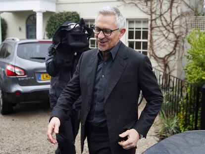 Gary Lineker, este jueves, a la salida de su casa en Londres