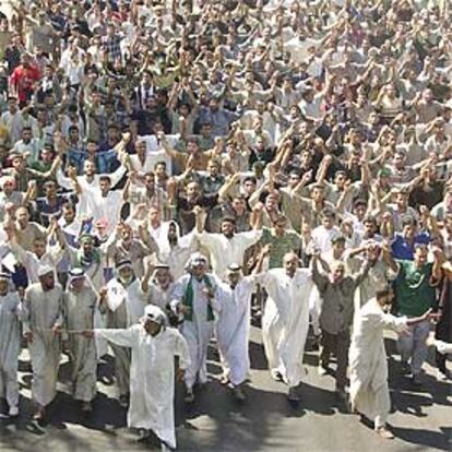 Protesta de chiíes para pedir la liberación de un imam detenido por EE UU, ayer en Bagdad.