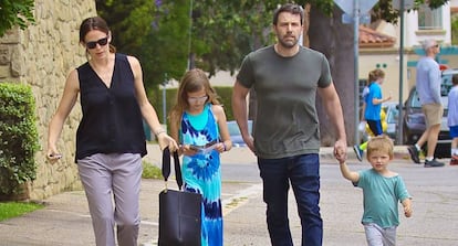 Ben Affleck y Jennifer Garner con sus hijos el pasado abril.