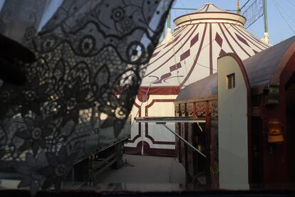 El Circo Museo Raluy, espectáculo de circo clásico con equilibristas, lanzadores de cuchillos y payasos (nada de animales), acrecentó su singularidad en 2010: convirtió uno de sus antiguos carromatos en hotel itinerante, la Showman Caravan de 1939 (www.raluy.com). (<a href="http://www.raluy.com" rel="nofollow" target="_blank">www.raluy.com</a>).