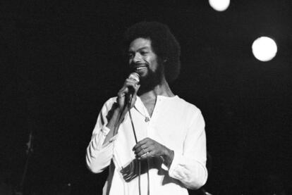 Gil Scott-Heron, durante una actuación en 1977.