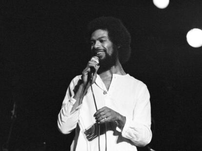 Gil Scott-Heron, durante una actuación en 1977.